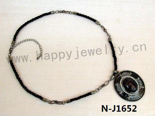 N-J1652